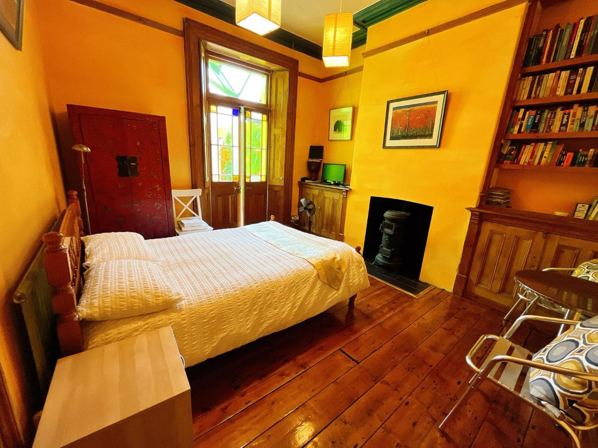 Funky Urban Jungle Bed & Breakfast Cardiff Dış mekan fotoğraf